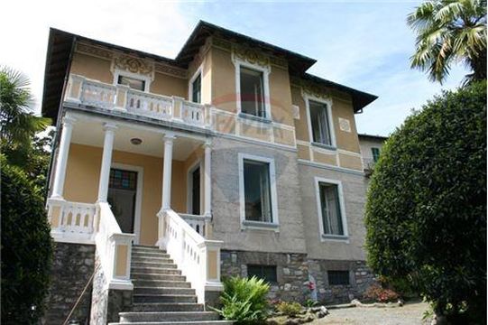 Villa w Castelveccana