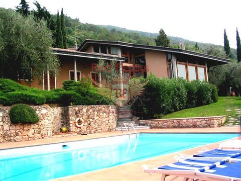 Villa w Torri del Benaco