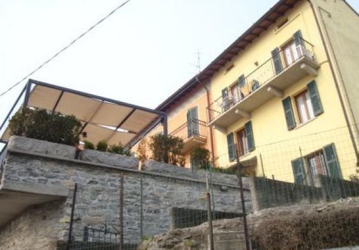 Detached house w Cernobbio