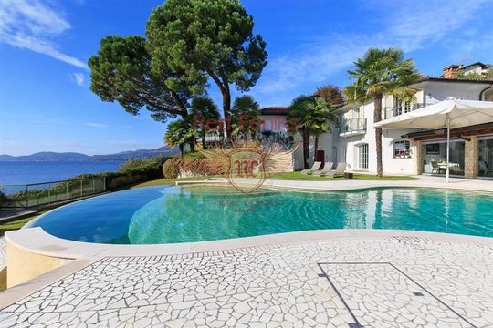 Villa w Cannero Riviera