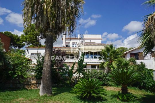 Villa w Castelldefels