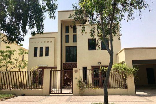 Villa w Dafan Al Khor