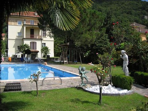 Villa w Maccagno