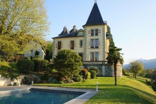 Castle w La Motte-Servolex