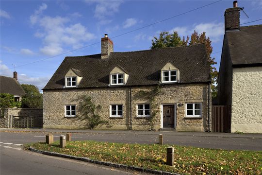House w Bletchingdon