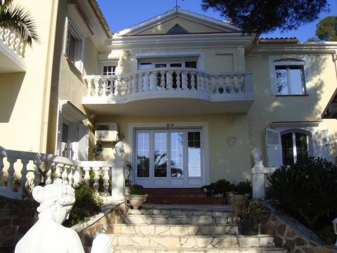 Villa w Boulouris-sur-Mer