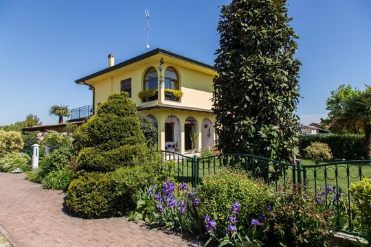 Villa w Salgareda