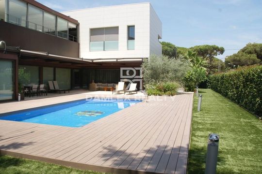 Villa w Castelldefels
