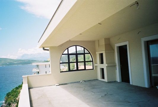 Detached house w Rijeka Reževići