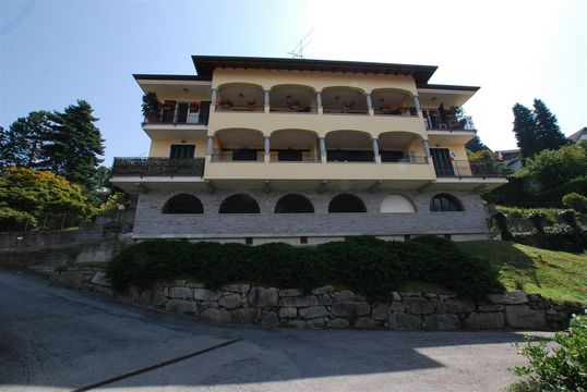Penthouse w Stresa