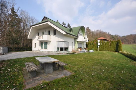 Detached house w Šiška