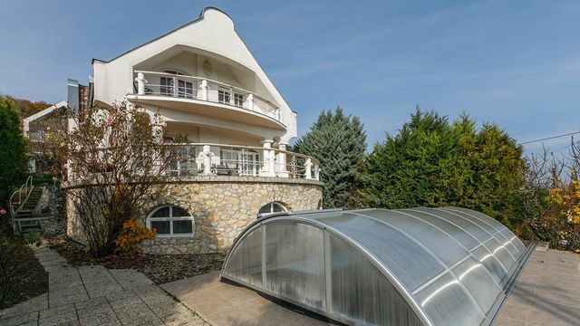 Villa w Balatongyörök