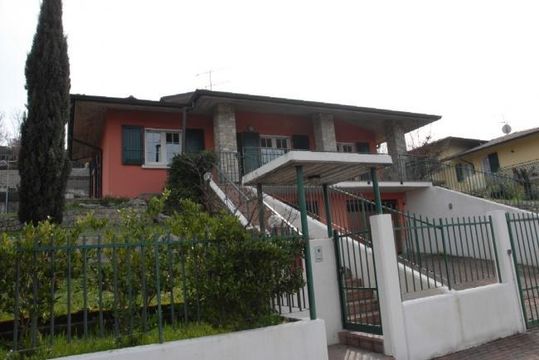 Villa w Pozzolengo