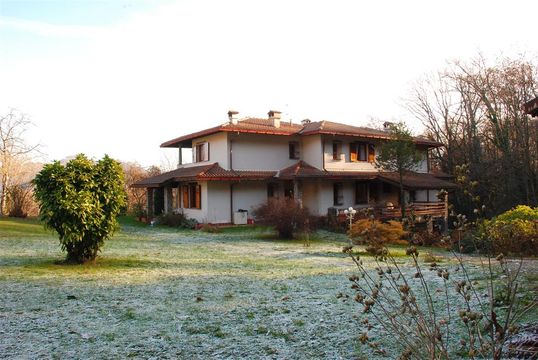 Detached house w Stresa