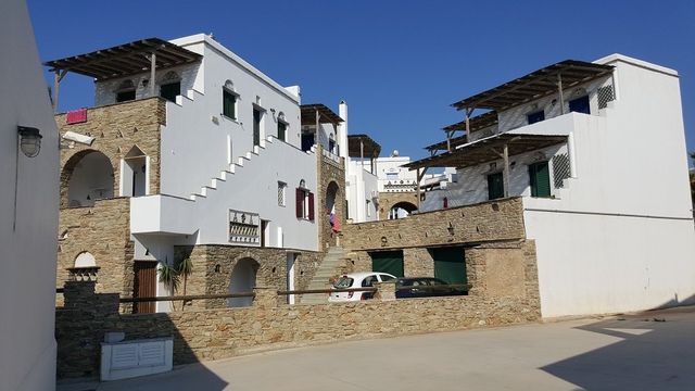 Apartment house w Tinos