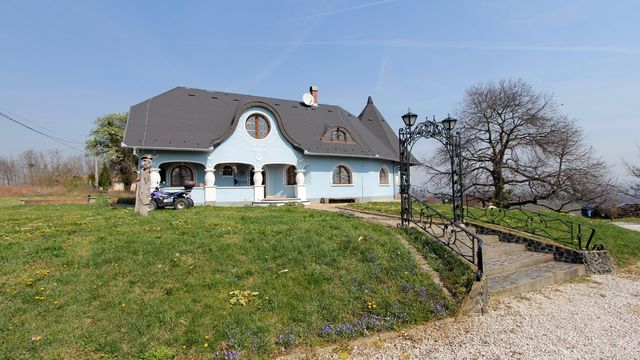 Villa w Sarmellek