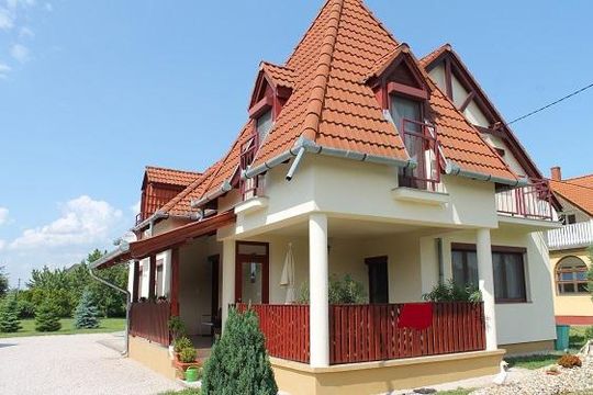 Villa w Balatonszentgyörgy