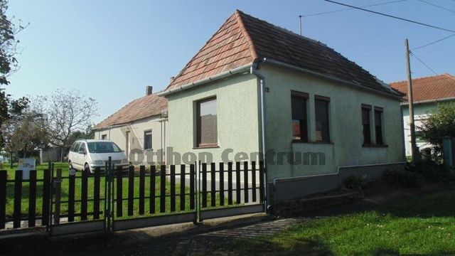Detached house w Sarmellek