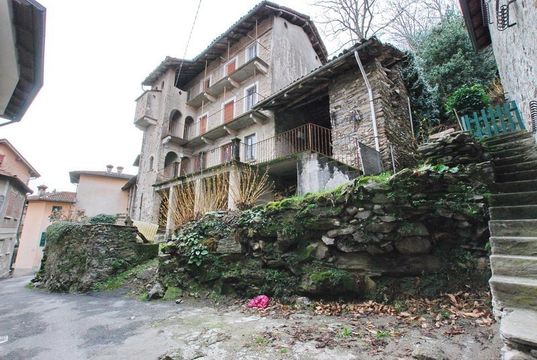 Detached house w Stresa