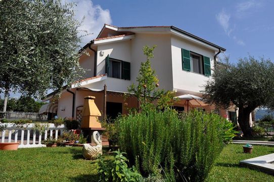 Villa w Arma Di Taggia