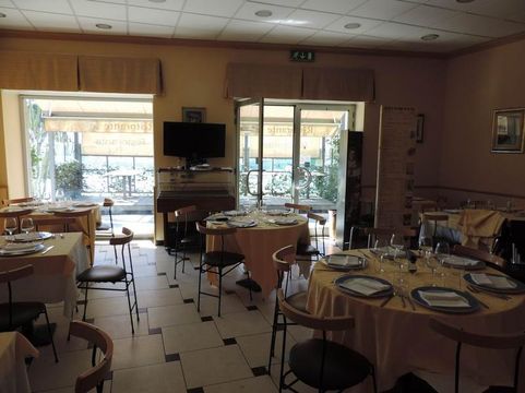 Restaurant / Cafe w San Remo
