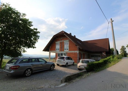Detached house w Borovnica